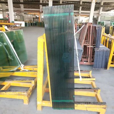 সূক্ষ্ম পালিশ করা প্রান্ত কাস্টম কাট লো আয়রন ক্লিয়ার টেম্পারড সেফটি গ্লাস বিল্ডিংয়ের জন্য